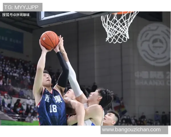 深圳篮球队阵地战解析：战术布局与球员配合的深度剖析